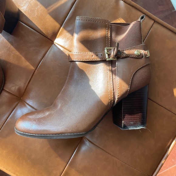 Tommy Hilfiger Ankle Boots Size 8.5 Brown Faux Leather Heel Booties - Picture 1 of 9